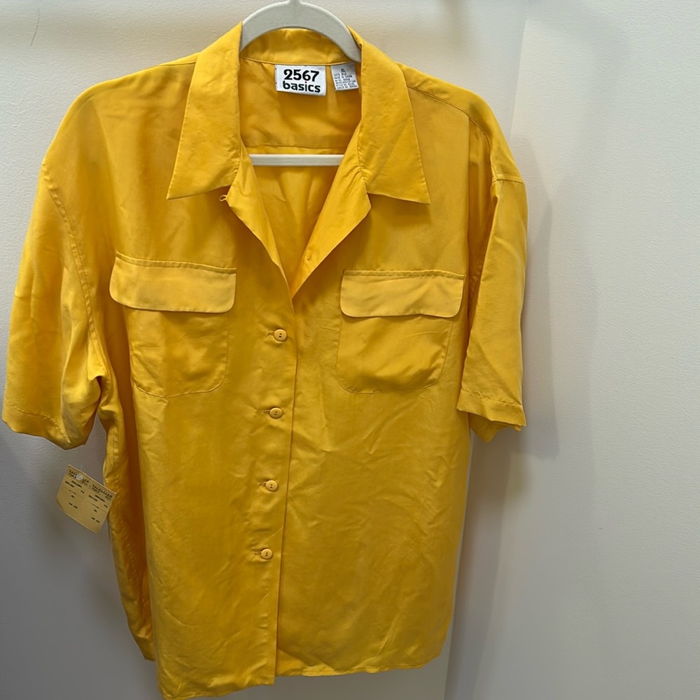 Women’s xl 100% silk button down, short sleeve